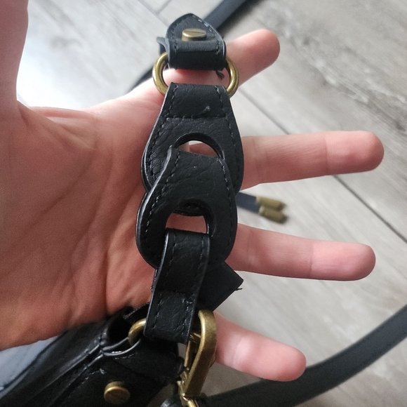 Black purse with detachable crossbody strap - Picture 14 of 16